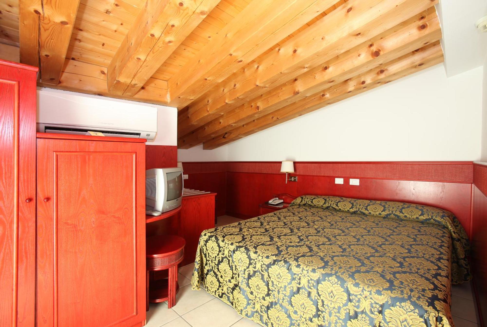 לידו די ג'סולו Hotel Garni San Carlo מראה חיצוני תמונה